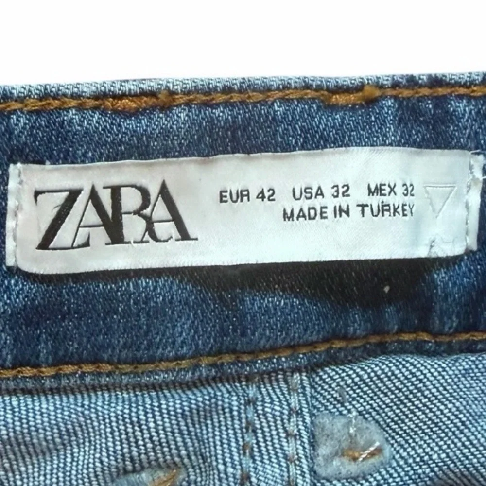 ZARA High Waisted Tapered Leg Jeans Women’s Size 32 ( Size 12 / 14 ) 3371-12